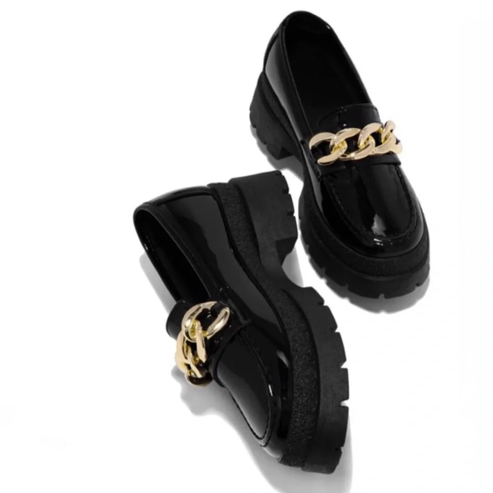 !! NEW !! Black Patent Chunky Heel Platform Loafers with Chain Detail - Picture 3 of 6